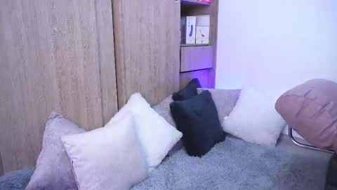 Sophiie online show from December 17, 2025, 11:55 pm