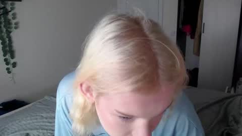 soska_albinosk online show from December 2, 2025, 11:48 am