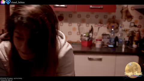 Snapshot of souffle_chaud chatting on January 31, 2025, 8:11 am . . online show from January 31, 2025, 8:11 am