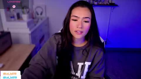 Luisa    online show from October 19, 2025, 5:13 pm