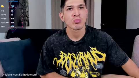 Snapshot of soyraydimarco_ chatting on October 2, 2025, 11:12 pm RayDimarco  independent model online show from October 2, 2025, 11:12 pm