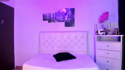 Snapshot of soysilvanna_ chatting on October 3, 2025, 1:02 am online show from October 3, 2025, 1:02 am