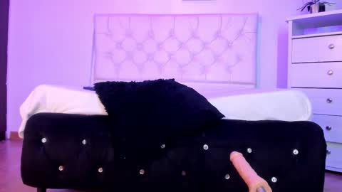 Snapshot of soysilvanna_ chatting on October 5, 2025, 1:15 am online show from October 5, 2025, 1:15 am