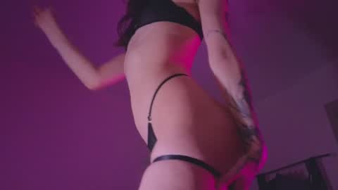 Snapshot of space_x_roxy chatting on December 10, 2024, 7:11 pm Roxy online show from December 10, 2024, 7:11 pm