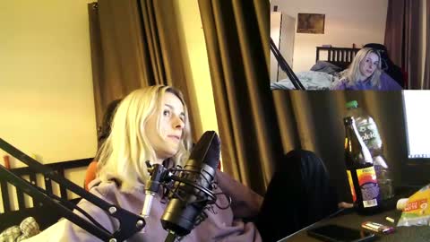 Snapshot of spacegirl42o chatting on December 24, 2024, 4:30 pm Spacegirl online show from December 24, 2024, 4:30 pm