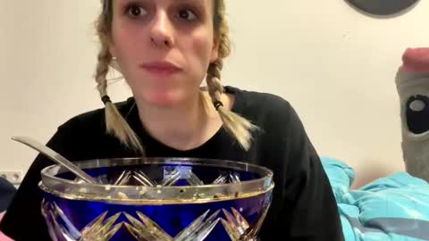 Snapshot of spacegirl42o chatting on December 26, 2024, 7:05 pm Spacegirl online show from December 26, 2024, 7:05 pm