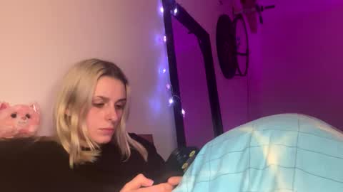 Snapshot of spacegirl42o chatting on December 28, 2024, 6:40 pm Spacegirl online show from December 28, 2024, 6:40 pm