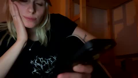 Snapshot of spacegirl42o chatting on January 3, 2025, 11:23 pm Spacegirl online show from January 3, 2025, 11:23 pm