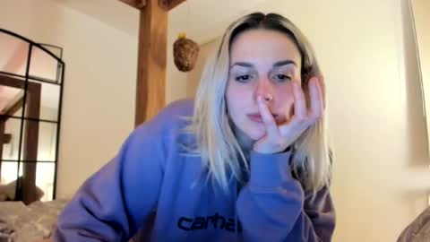 Snapshot of spacegirl42o chatting on January 7, 2025, 8:31 pm Spacegirl online show from January 7, 2025, 8:31 pm