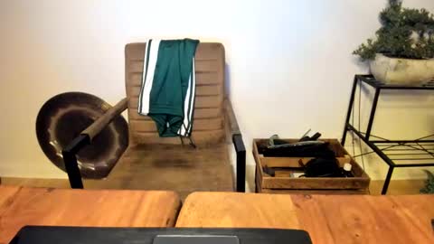 Snapshot of spacegirl42o chatting on January 9, 2025, 12:03 am Spacegirl online show from January 9, 2025, 12:03 am