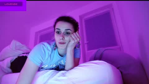 Snapshot of spacegirl42o chatting on January 28, 2025, 1:29 am Spacegirl online show from January 28, 2025, 1:29 am