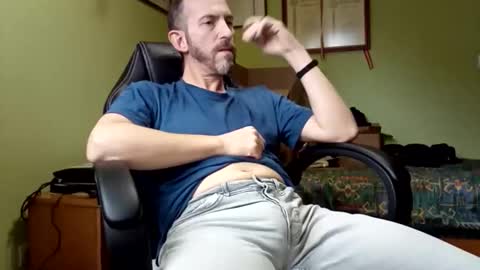 Manu  online show from December 4, 2025, 3:32 pm