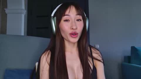 Nicole online show from March 8, 2025, 12:41 pm