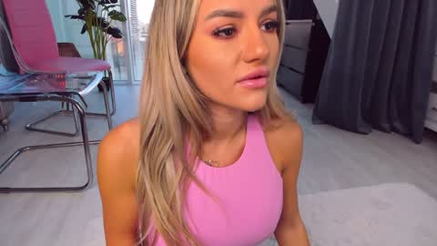 Anna online show from December 13, 2024, 1:44 pm