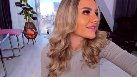 Anna online show from December 20, 2024, 1:11 pm