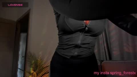 Snapshot of spring_forestx chatting on February 21, 2025, 12:39 pm Lilly online Monday - Friday ask time in pm online show from February 21, 2025, 12:39 pm