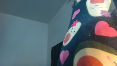 Snapshot of squirt_milk_ chatting on February 4, 2025, 3:22 am Carolainss online show from February 4, 2025, 3:22 am