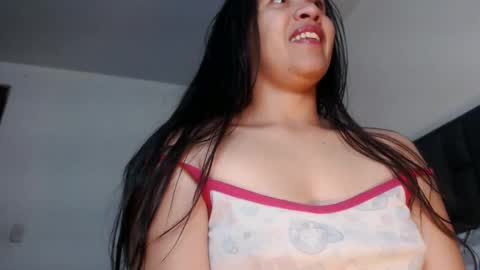 Snapshot of squirt_milk_ chatting on February 18, 2025, 2:27 am Carolainss online show from February 18, 2025, 2:27 am