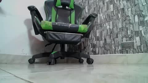 sr master cum its my old account online show from February 1, 2025, 6:40 pm