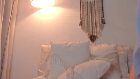 Snapshot of srta__sophie chatting on December 17, 2024, 1:29 am Sophie 3 online show from December 17, 2024, 1:29 am