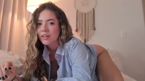 Snapshot of srta__sophie chatting on January 27, 2025, 11:00 pm Sophie 3 online show from January 27, 2025, 11:00 pm