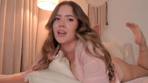 Snapshot of srta__sophie chatting on January 30, 2025, 3:44 am Sophie 3 online show from January 30, 2025, 3:44 am