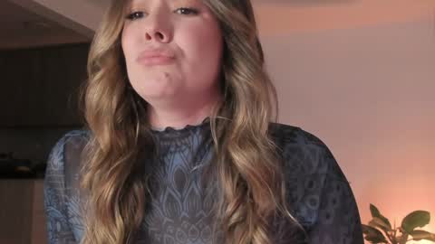 Snapshot of srta__sophie chatting on February 3, 2025, 11:47 pm Sophie 3 online show from February 3, 2025, 11:47 pm