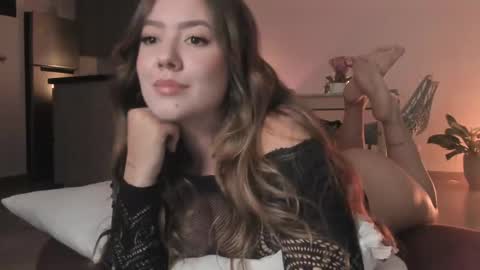 Snapshot of srta__sophie chatting on February 15, 2025, 2:26 am Sophie 3 online show from February 15, 2025, 2:26 am