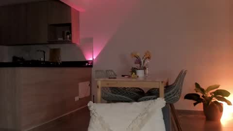 Snapshot of srta__sophie chatting on March 2, 2025, 1:58 am Sophie 3 online show from March 2, 2025, 1:58 am