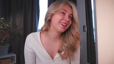 Kate online show from October 21, 2025, 6:03 am