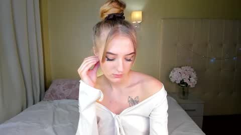 Snapshot of stacy_riiver chatting on February 22, 2025, 11:24 am Stacy Mon Tue Wed Thu Fri Sun GMT GMT 3 1000am - 0400pm  online show from February 22, 2025, 11:24 am