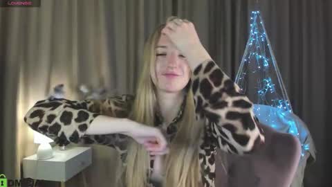 Snapshot of stacy_riiver chatting on October 3, 2025, 8:55 am Stacy Mon Tue Wed Thu Fri Sun GMT GMT 3 1000am - 0400pm  online show from October 3, 2025, 8:55 am