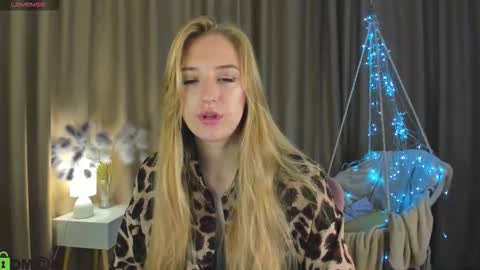 Snapshot of stacy_riiver chatting on October 12, 2025, 9:19 am Stacy Mon Tue Wed Thu Fri Sun GMT GMT 3 1000am - 0400pm  online show from October 12, 2025, 9:19 am