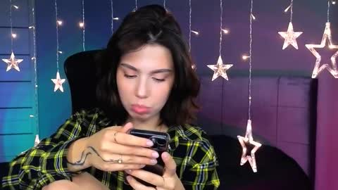 Snapshot of stacygonzales_ chatting on October 18, 2025, 9:43 am Bye bye dear See you on December 3st online show from October 18, 2025, 9:43 am