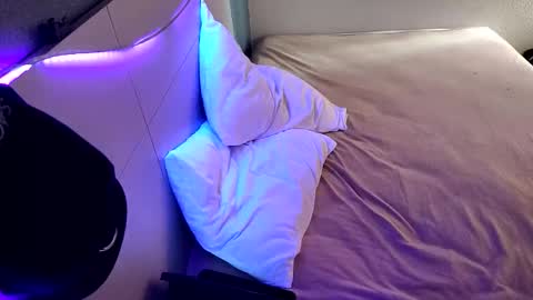 Straightupdownbad online show from November 23, 2025, 6:30 pm