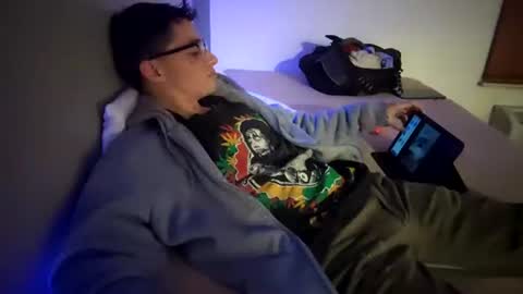 Straightupdownbad online show from November 25, 2025, 9:20 am