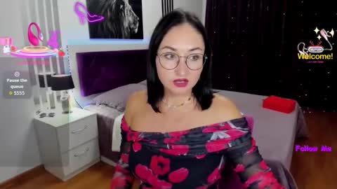 Snapshot of stefanawinter chatting on October 8, 2025, 11:30 am StefanaWinter online show from October 8, 2025, 11:30 am