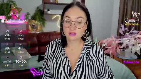 Snapshot of stefanawinter chatting on November 4, 2025, 4:55 am StefanaWinter online show from November 4, 2025, 4:55 am