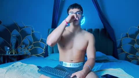 Stefano online show from November 8, 2025, 12:16 pm