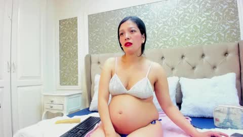 Stefany  online show from November 12, 2025, 2:50 pm