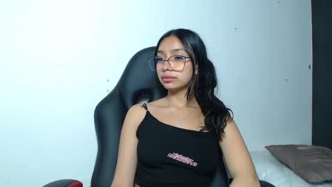 Stefanny lopez online show from March 11, 2025, 12:17 pm