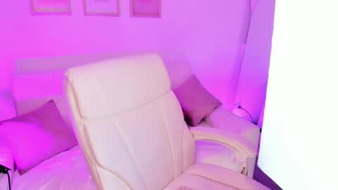 Snapshot of steff_london chatting on February 7, 2025, 3:34 am Steff online show from February 7, 2025, 3:34 am