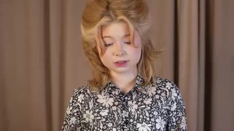 Stella online show from October 7, 2025, 12:41 am