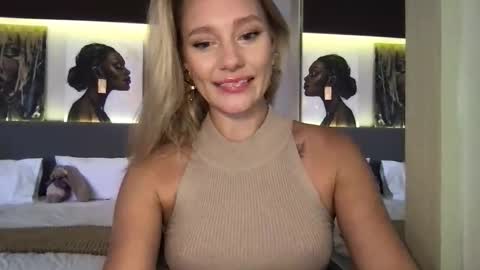 Stella online show from October 28, 2025, 2:04 am