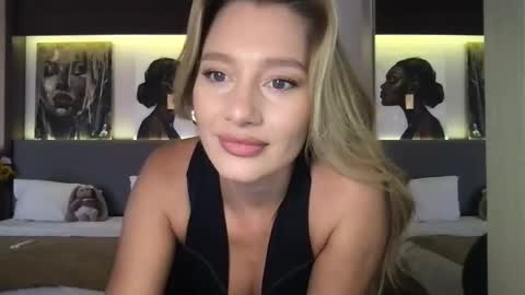 Stella online show from November 25, 2025, 2:44 am