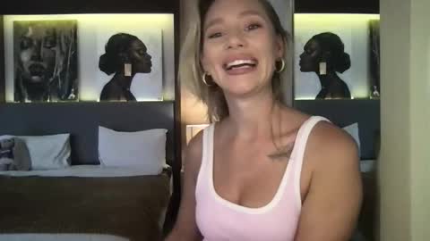 Stella online show from November 28, 2025, 3:09 am