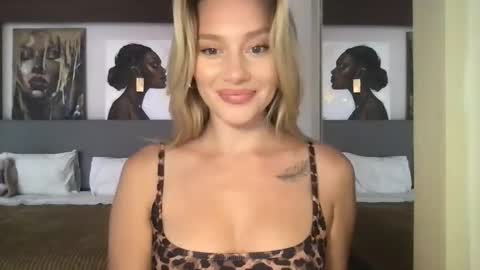 Stella online show from November 29, 2025, 3:31 am