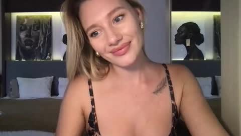 Stella online show from December 2, 2025, 2:28 am