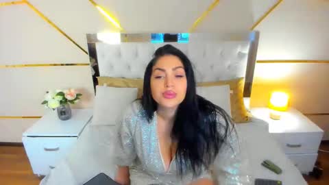 Stella Nelson online show from November 6, 2025, 6:47 am