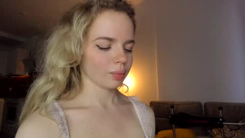 Asella online show from December 29, 2024, 12:01 pm